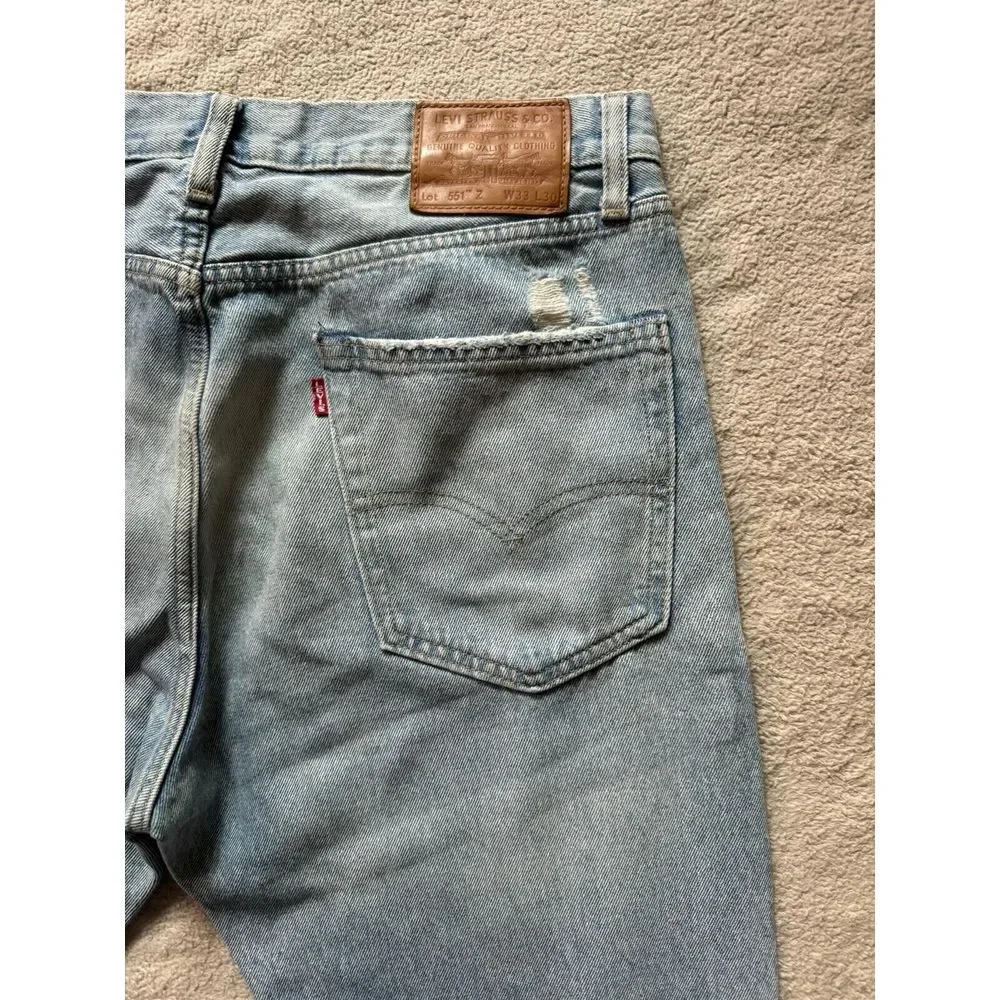 Levi's Men's Lot 551 Z Light Wash Straight Jeans Distressed Denim Blue ‎ Size 33